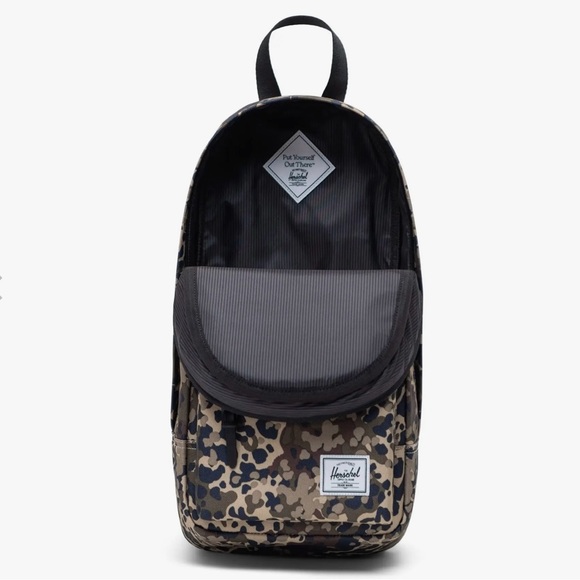NWT: Herschel Heritage Shoulder Bag (Camo) - Picture 2 of 6